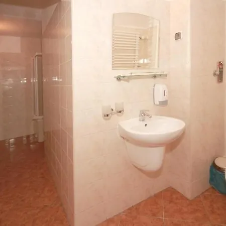 호텔 Na Skarpie 2*